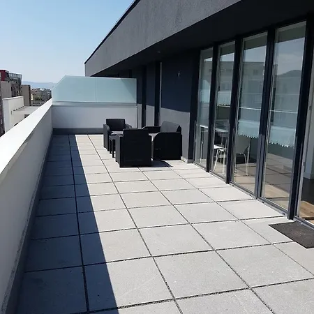 Raisa Penthouse Holidays Апартаменти