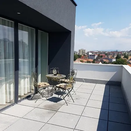 Апартаменти Raisa Penthouse Holidays *